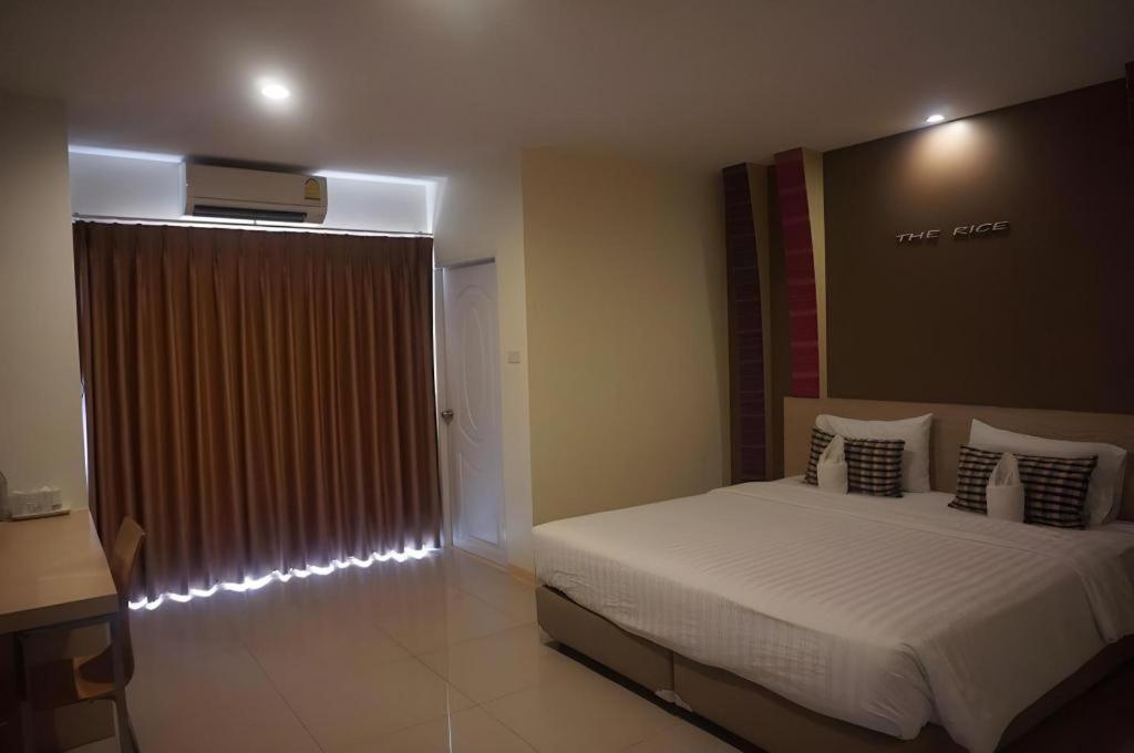 The Rice Hotel Roi Et Exteriör bild