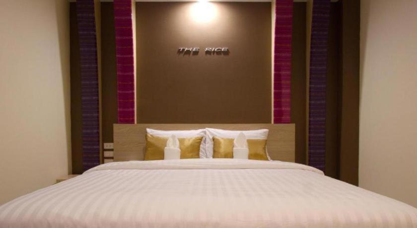 The Rice Hotel Roi Et Exteriör bild